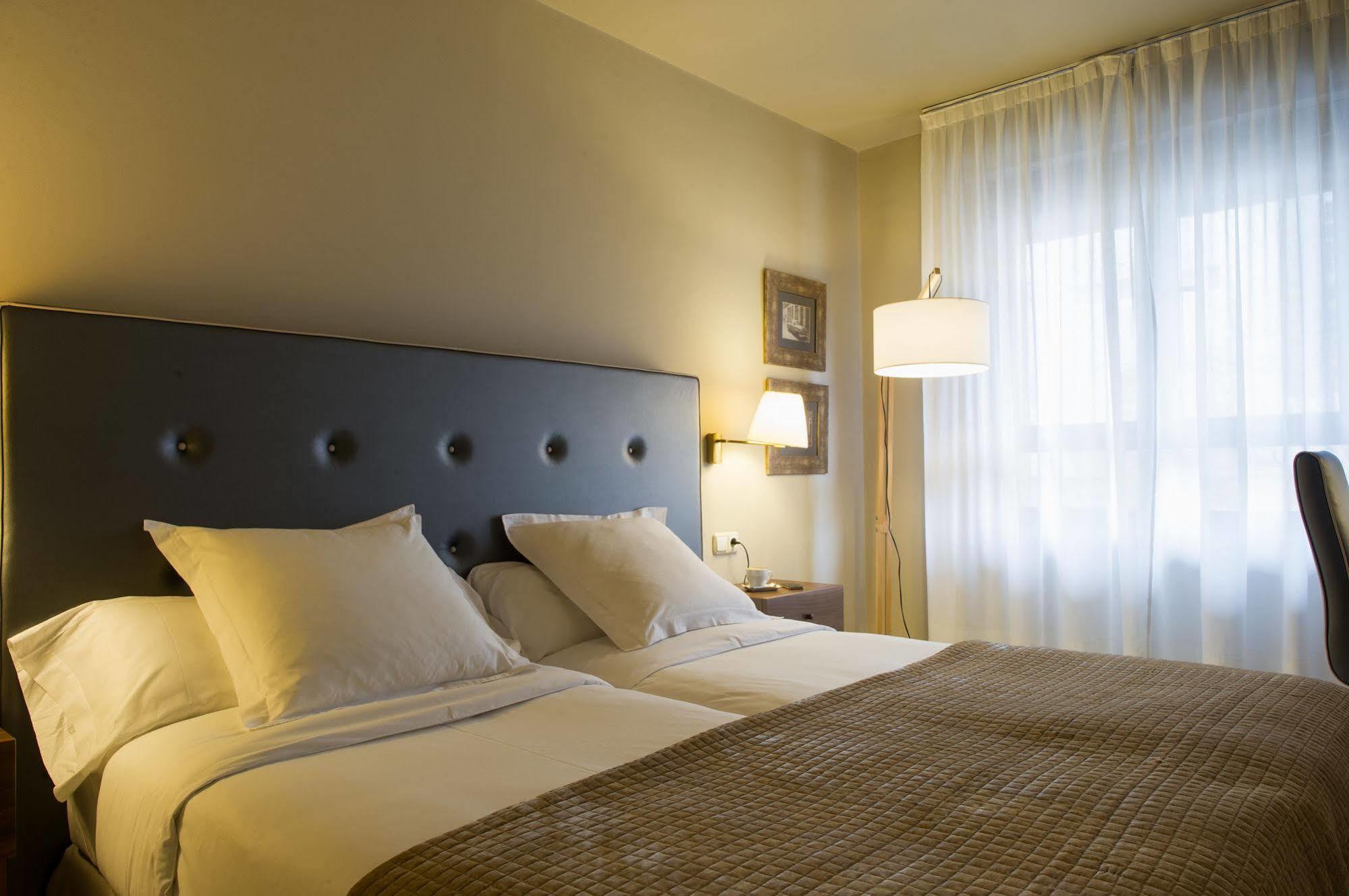 Hotel Pamplona Plaza מראה חיצוני תמונה
