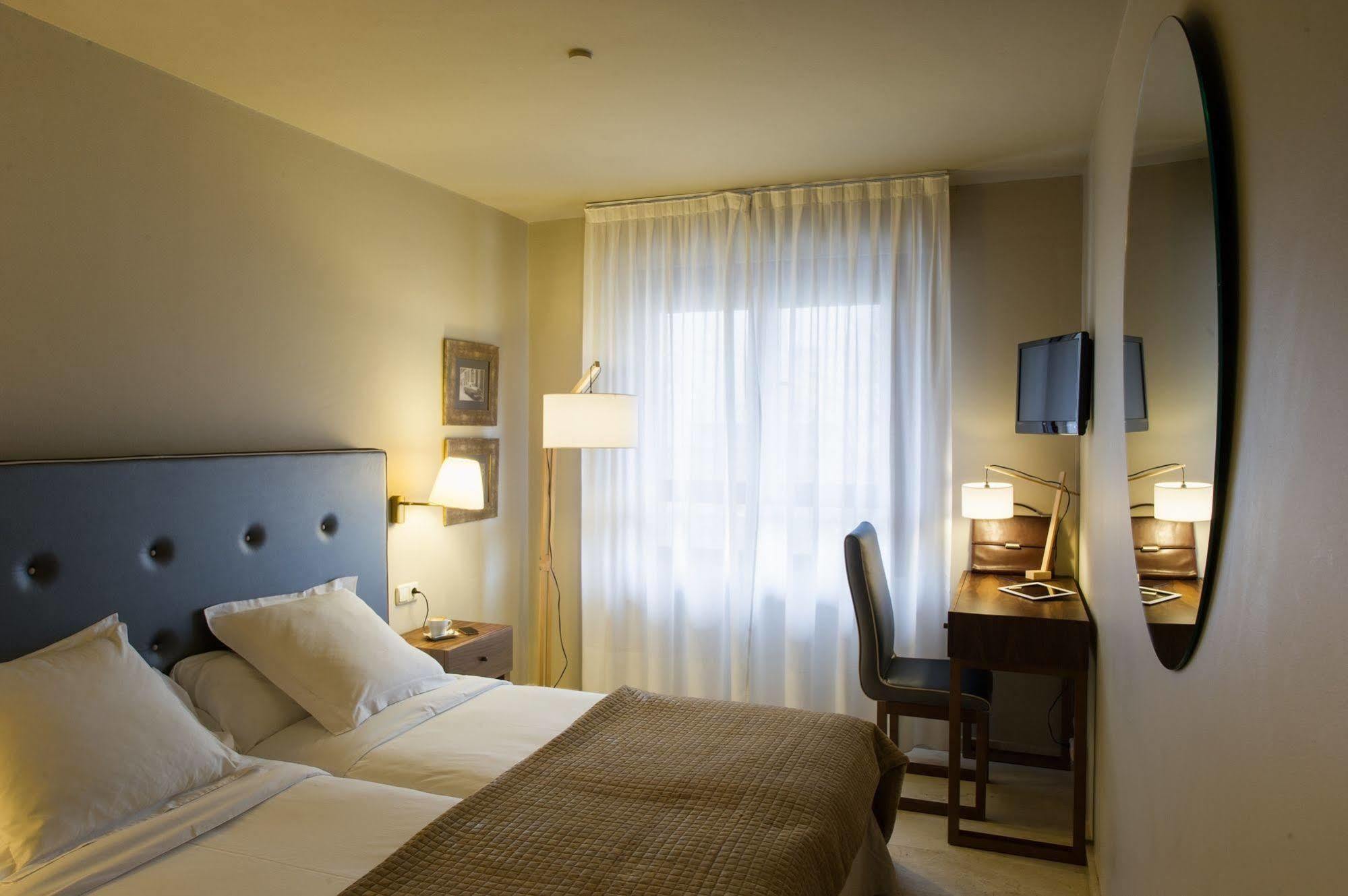 Hotel Pamplona Plaza מראה חיצוני תמונה